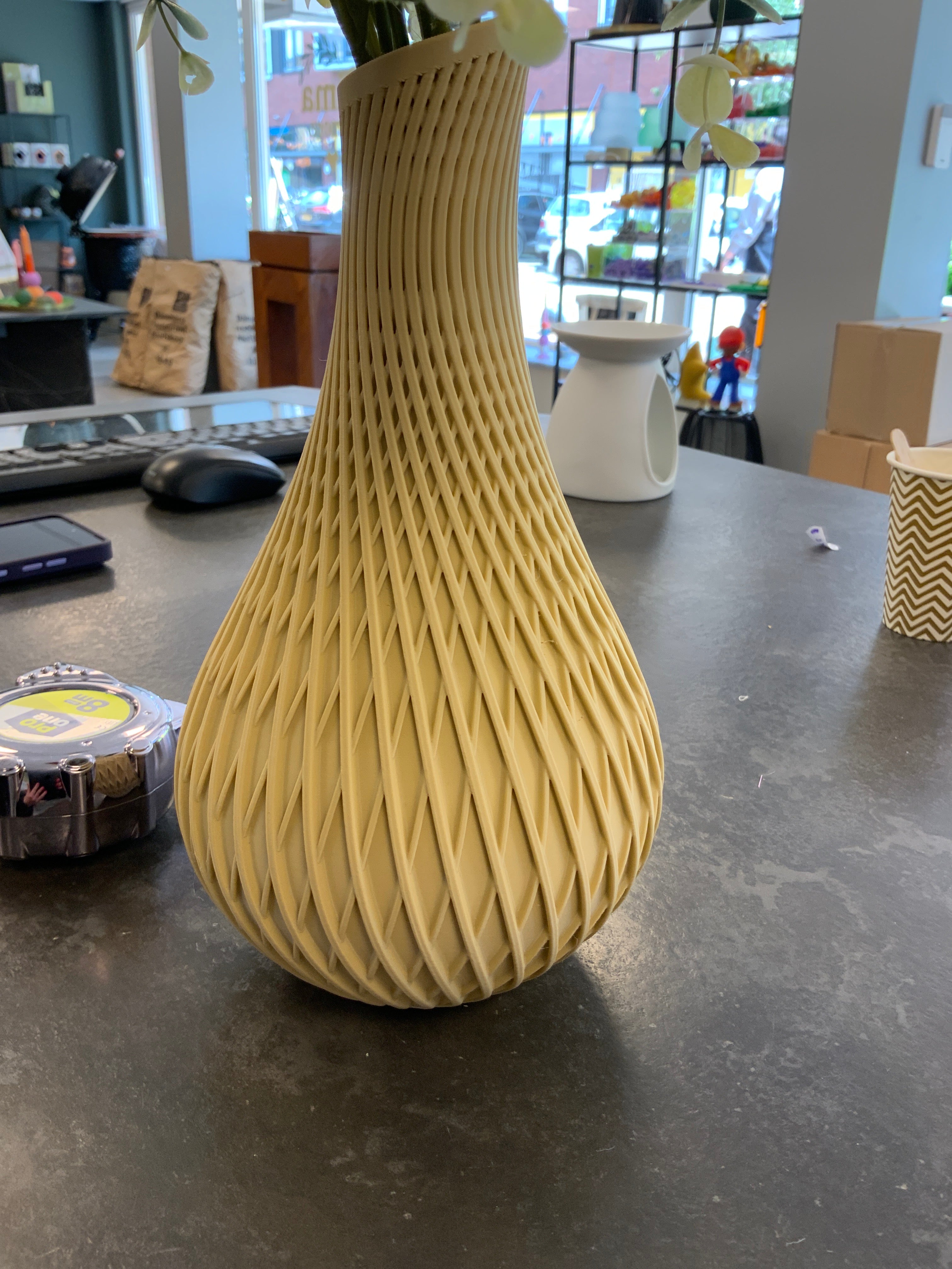 3d geprinte vaas met ruit patroon crème kleur