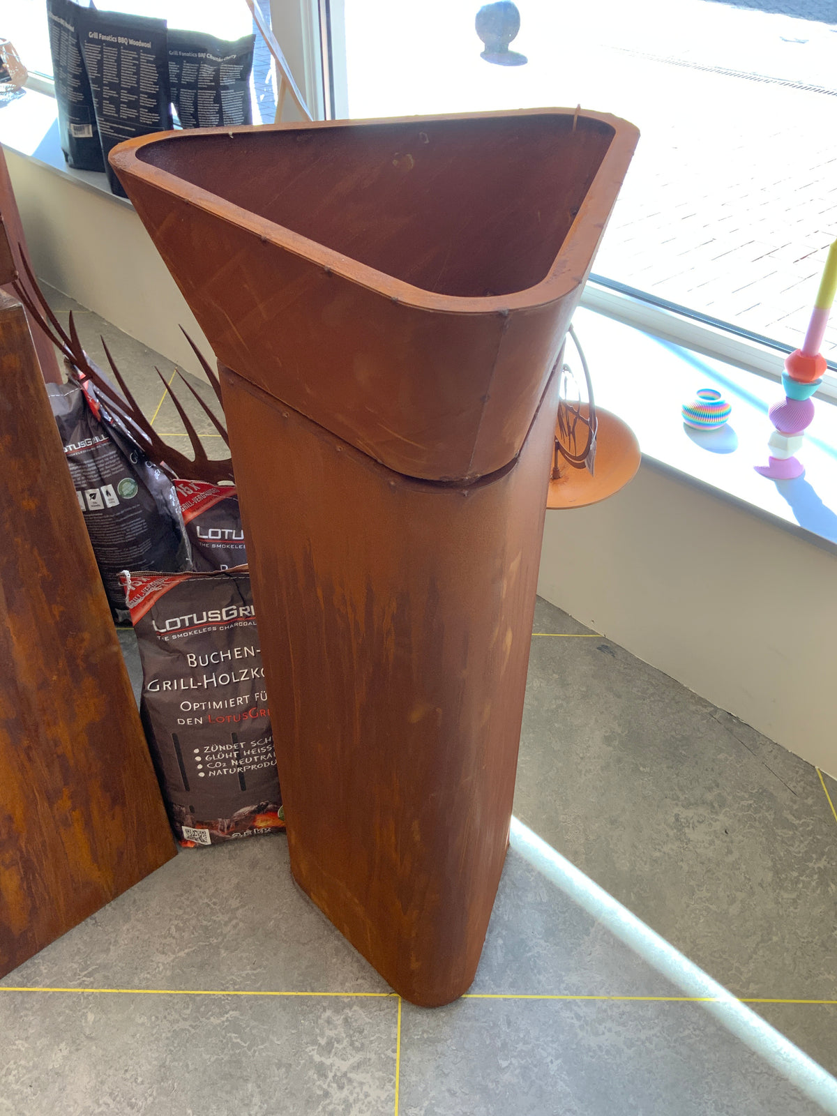 Säule Bregenz aus Edelrost H 80cm, mit Schale Konstanz