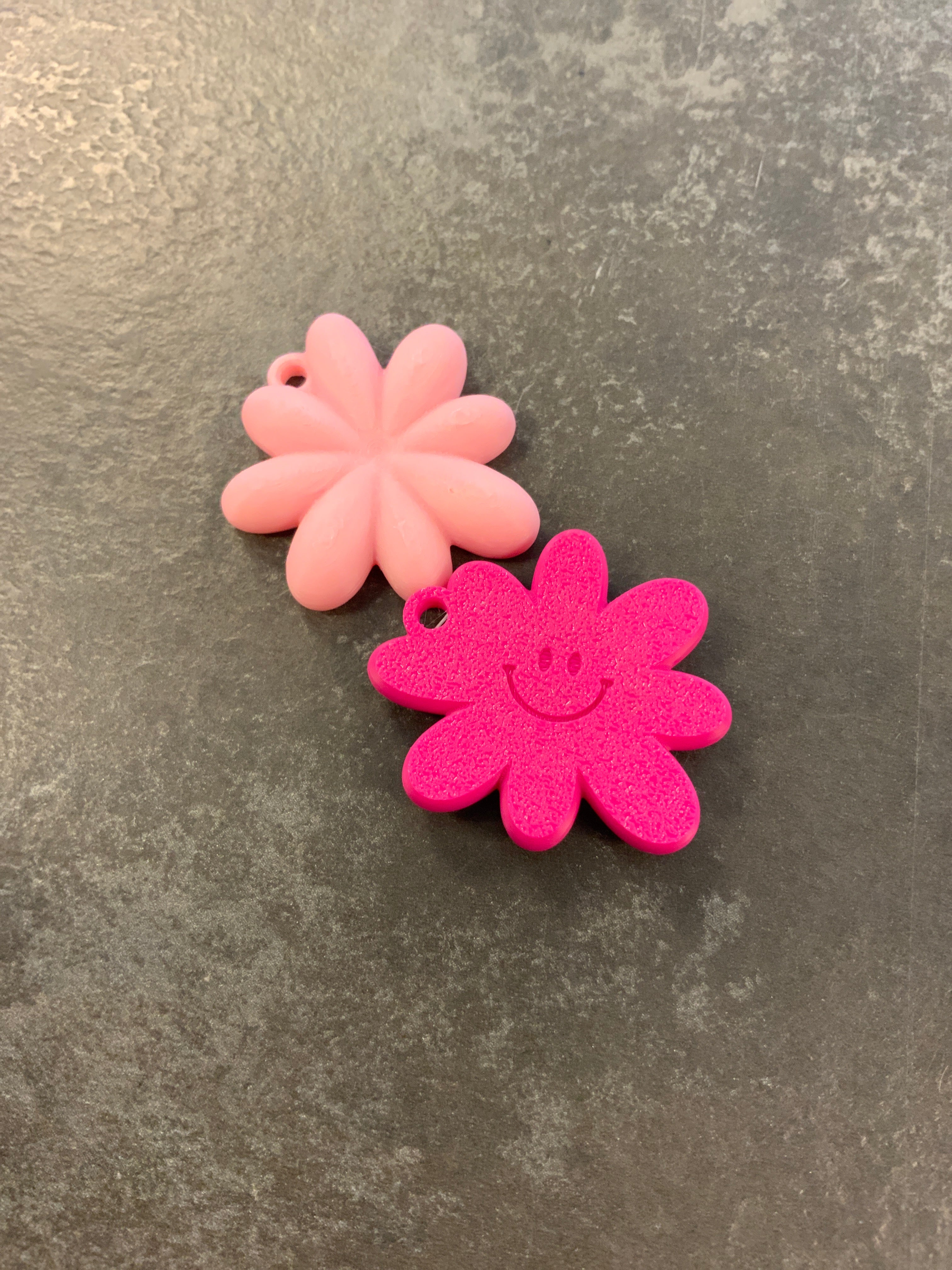3D geprinte sleutelhanger bloem met smiley
