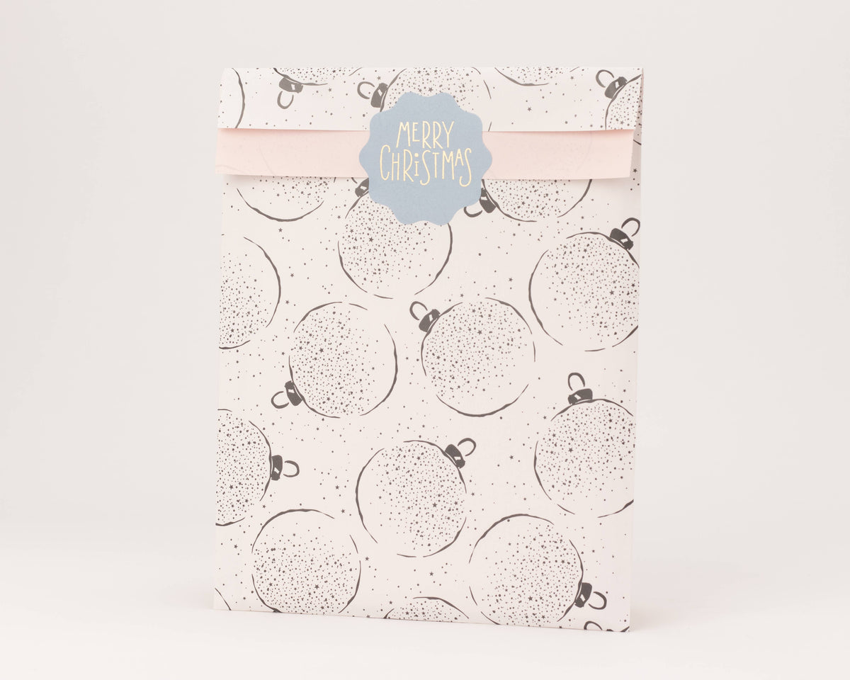 Papieren cadeautasjes met kerstballen (Kerstmis): Groot